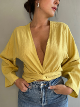 Cargar imagen en el visor de la galería, Blusa Bali Nudo Mostaza 4 en 1