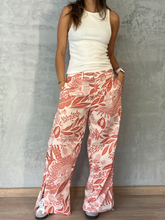 Cargar imagen en el visor de la galería, Pantalón Cambridge Estampado
