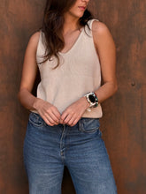 Cargar imagen en el visor de la galería, Camisa Tejida Beige
