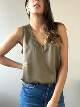 Cargar imagen en el visor de la galería, Camisa Madrid Verde
