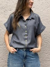 Cargar imagen en el visor de la galería, Camisa Feel &amp; Live
