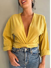 Cargar imagen en el visor de la galería, Blusa Bali Nudo Mostaza 4 en 1
